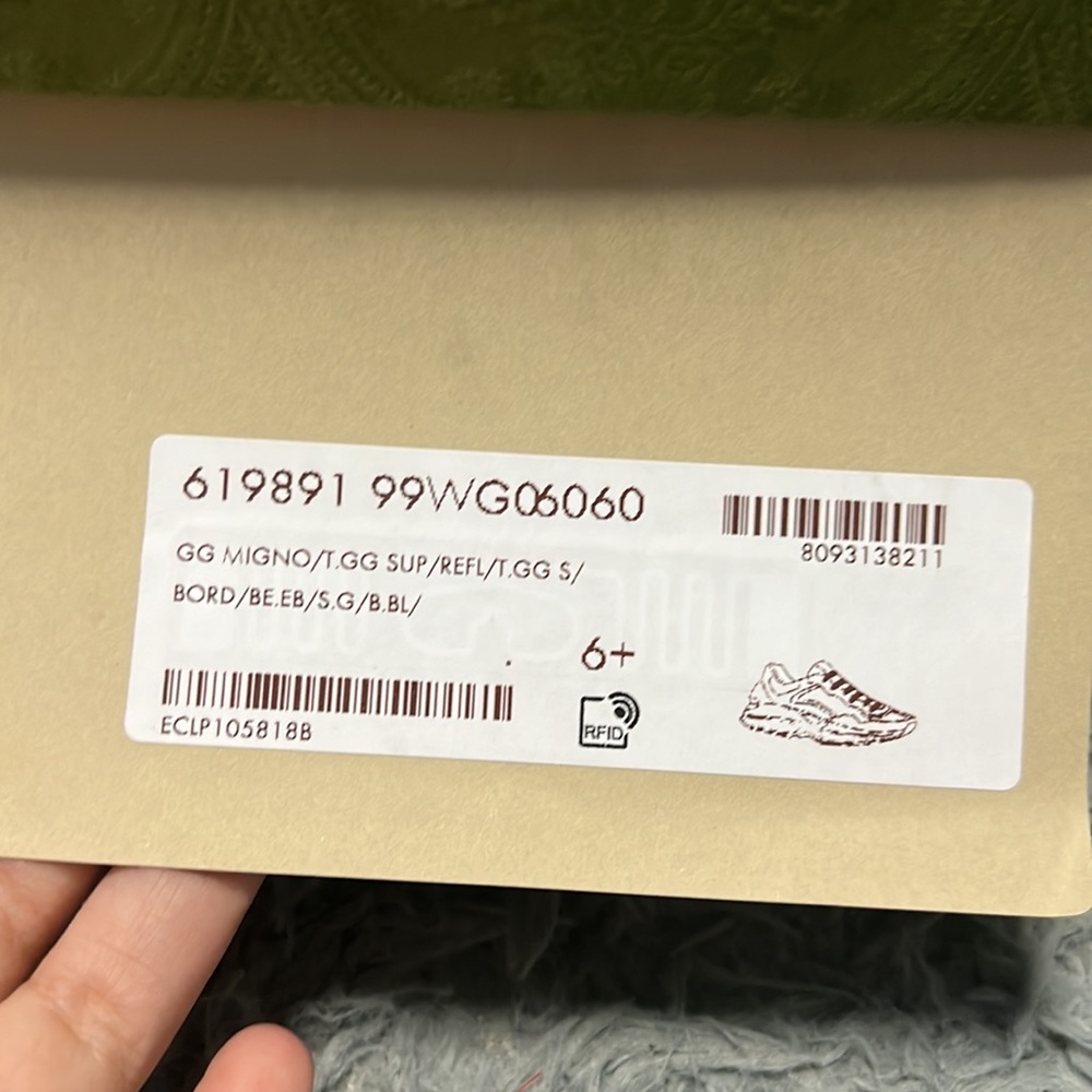 Men Gucci Sneaker - Picture 2 of 3